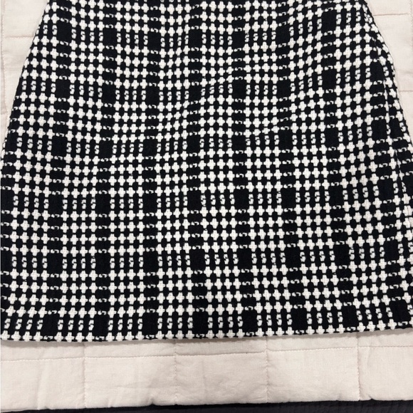 LOFT Dresses & Skirts - NWT LOFT Black and White Mini Houndstooth Skirt